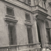 L'ingresso della federazione comunista di Reggio Emilia a palazzo Masdoni in via Toschi