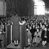 Archivio fotografico UDI Bologna_Iniziativa per la settimana della pace presso la Sala Farnese,  1957
