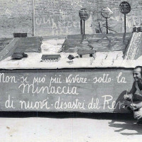 La sezione del PCI di Poggio Renatico durante i lavori per la riparazione degli argini del Reno dopo l'esondazione, 1952