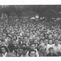 1948, la folla assiste al comizio di chiusura della terza edizione della festa provinciale modenese, parlò il deputato milanese Giuseppe Albergianti
[ISMO, AFPCMO]