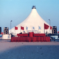 22 giugno-7 luglio 1985. Rimini-Miramare. Il tendone degli spettacoli sulla spiaggia