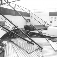 1982, gli stand della festa dell'Unità distrutti da una tromba d'aria a due giorni dall'inaugurazione. Gli organizzatori ricostruirono tutti gli allestimenti in 48 ore
[ISMO, AFPCMO]