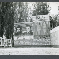 Lo stand della stampa comunista presso villa Terrachini, festa de L'Unità del 1951