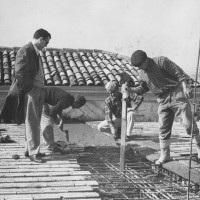 1955. Viserba. Fervono i lavori per la costruzione della Casa del popolo e del dancing la “Sirenetta”. Essa fu ufficialmente inaugurata il 28 marzo 1957 dal Segretario nazionale del PCI Palmiro Togliatti in occasione della sua venuta a Rimini per il comizio di chiusura della campagna elettorale per le amministrative del 31 marzo 1957 che videro PCI e PSI riconquistare il Comune.