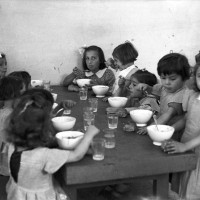 Asilo presso la Casa delle mondariso di Modena, luglio 1941