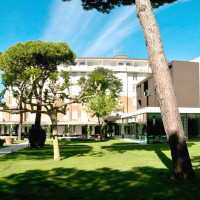 L'Hotel Mare Pineta oggi. La palazzina liberty è stata abbattuta.