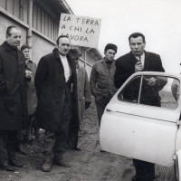Lotte agrarie anni Sessanta, Ernesto Cattani  è il secondo da sinistra
[ISMO, Fondo CGIL]