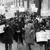 Manifesti per una legge sull'aborto, corteo 8 marzo 1975, Ravenna