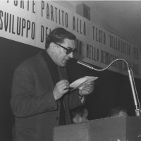 20-22 gennaio 1967. Rimini, Sala Circolo Cavaretta. Congresso del Comitato Comunale del PCI di Rimini. Al microfono Glauco Cosmi