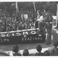 Modena, festa provinciale dell’Unità, 1947. Carro allegorico con i funerali della monarchia e del fascismo
[ISMO, AFPCMO]