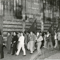 Manifestazione davanti al sacrario della Ghirlandina, 25 luglio 1973, trentesimo anniversario caduta fascismo, fotografia Botti e Pincelli
[ISMO, AFPCMO]
