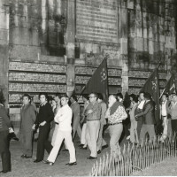 Manifestazione davanti al sacrario della Ghirlandina, 25 luglio 1973, trentesimo anniversario caduta fascismo, fotografia Botti e Pincelli
[ISMO, AFPCMO]