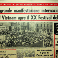 Nel 1966 la festa nazionale venne aperta da una manifestazione contro la guerra del Vietnam: il corteo partì dalla stazione per arrivare in Piazza Grande
[ISMO, AFPCMO]