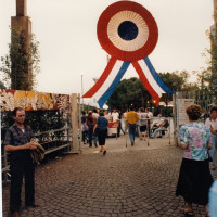 Fondo Fotografico Michele Minisci- ingresso del Festival de L'Unità del 1989, bicentenario della Rivoluzione francese, luglio 1989
