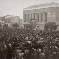 Folla all'inagurazione della sede Pci Strocchi