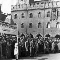 Archivio fotografico UDI Bologna_Manifestazione dei genitori dei bambini della montagna bolognese, 1950