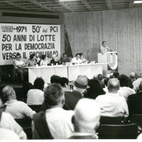 Iniziativa del Circolo Formiggini per il Cinquantesimo anniversario del PCI, 1971. Negli anni Sessanta i contrasti interni sul tema del rapporto tra politica e cultura determinarono l’uscita dal circolo di alcuni membri di orientamento non comunista
[ISMO, APCMO]