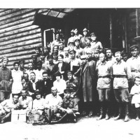 Mosca, 1922. Delegati del PCd’I al IV Congresso dell’Internazionale Comunista, ospiti dell’Armata Rossa. Seduta in prima fila si riconosce Bice Ligabue, segretaria della Federazione comunista modenese.
[ISMO, AFPCMO]
