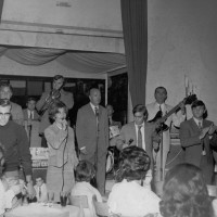 Anni ’60. Viserba. Al Dancing la “Sirenetta” l'Orchestra di Secondo Casadei. Sulla destra in alto un giovanissimo Raoul Casadei