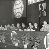 1970, presso il palazzo dello sport di Reggio Emilia si celebra il centenario della nascita di Lenin.
Da sinistra a destra Ione Bartoli, Velia Vallini e Giannetto Magnanini (quarto). Primo a destra Gianetto Patacini
