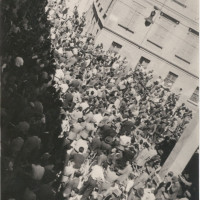 Corso Cairoli, angolo con via Lorenzo Gennari 15 luglio 1948: un momento dello sciopero generale presso la sede del PCI e della Camera del Lavoro, a seguito dell'attentato subito da Palmiro Togliatti il giorno precedente