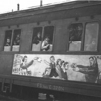 Arrivo del treno della felicità, Modena, 1948 
[Fondo Camera del lavoro di Modena, Archivio Fotografico, Archivio Istituto storico di Modena, Modena]