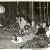 Picchetto notturno durante l'occupazione del Calzificio Bloch, 1978