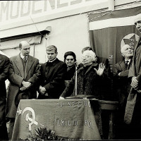 Fotografia dal 45° anniversario della fondazione del Partito Comunista Italiano, presso Mulini Nuovi, il palco degli oratori
[ISMO, AFPCMO]
