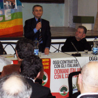 3 marzo 2006. San Giovanni in Marignano, sala della Casa del Popolo. Iniziativa dei DS. Al tavolo la segretaria dei DS di Coriano Loretta Zaghini, il Segretario della Federazione Riminese Riziero Santi, il Segretario dei DS di San Giovanni in M. Gianfranco Cenci