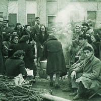 Un presidio alle Fonderie Riunite, durante uno sciopero, anni Cinquanta
[ISMO, AFPCMO]