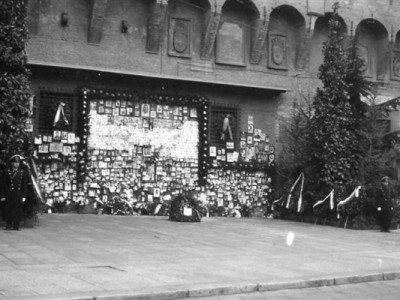 Sacrario dei caduti partigiani in Piazza Nettuno